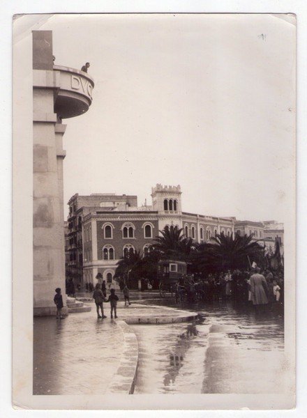 Fotografia originale Manifestazione in piazza - TARANTO.