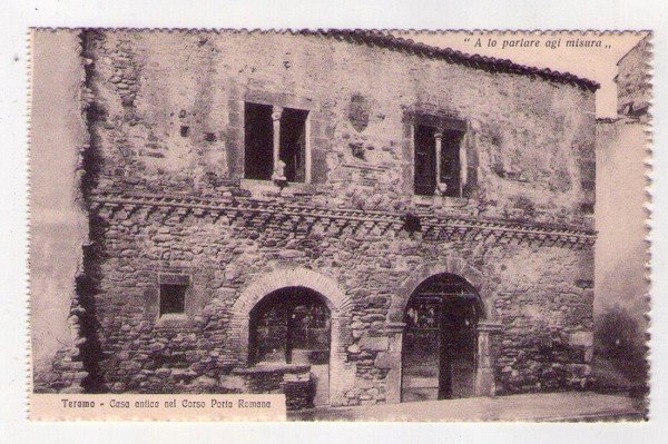 Cartolina/postcard Teramo - Casa antica nel Corso Porta Romana. " …