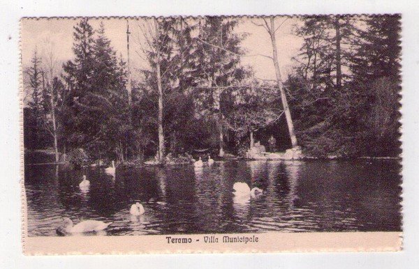 Cartolina/postcard Teramo - Villa Municipale.