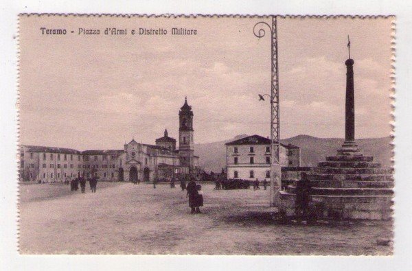 Cartolina/postcard Teramo - Piazza d'Armi e Distretto Militare.