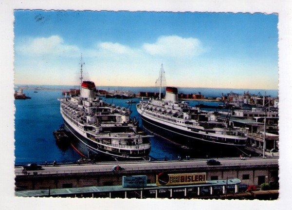Cartolina GENOVA (Ferro China Bisleri). Transatlantici in Porto. 1958
