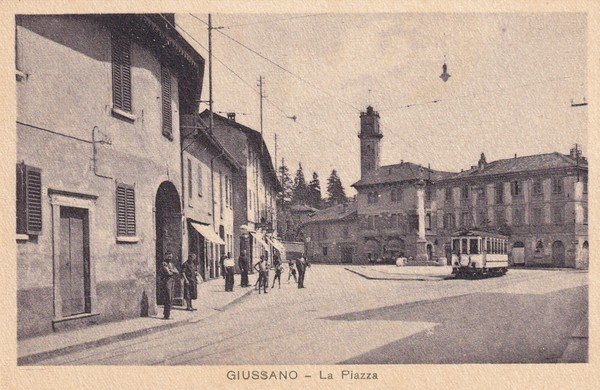 Cartolina GIUSSANO (Monza) - La Piazza