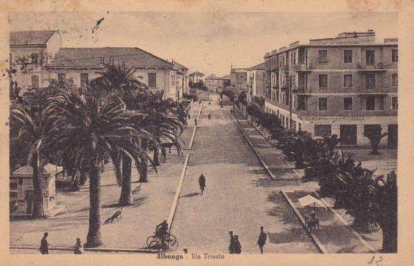 Cartolina ALBENGA (Savona) - Via Trieste. 1943