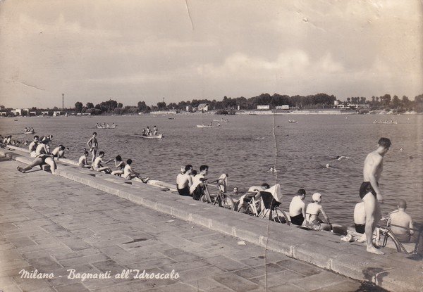 Cartolina MILANO - Bagnanti all'Idroscalo. 1957