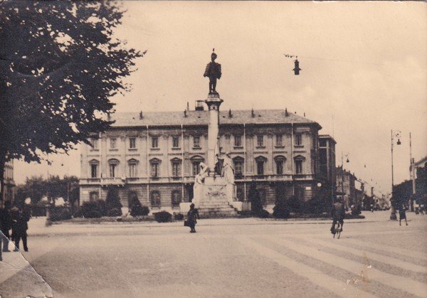 Cartolina Vercelli - Piazza Marco Marinone (già Piazza Torino). 1948