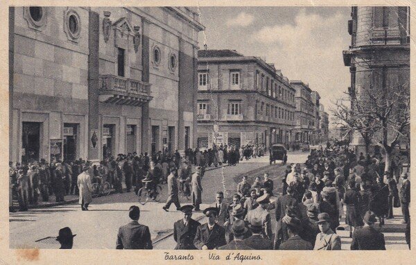 Cartolina Taranto - Via d'Aquino. 1940