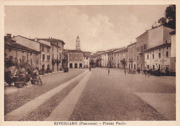 Cartolina Rivergaro (Piacenza) - Piazza Paolo (macchine, auto, bici)