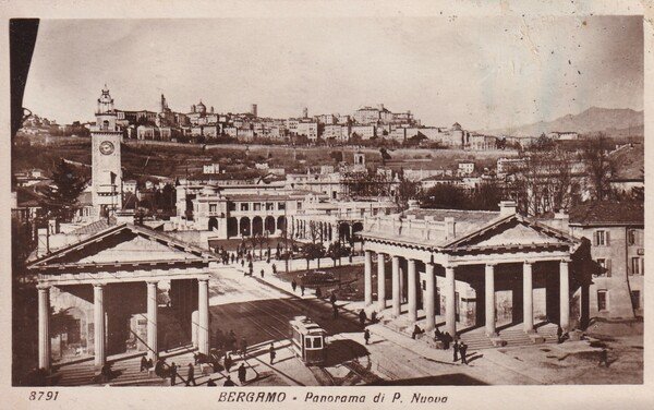 Cartolina Bergamo - Panorama di Porta Nuova. 1924