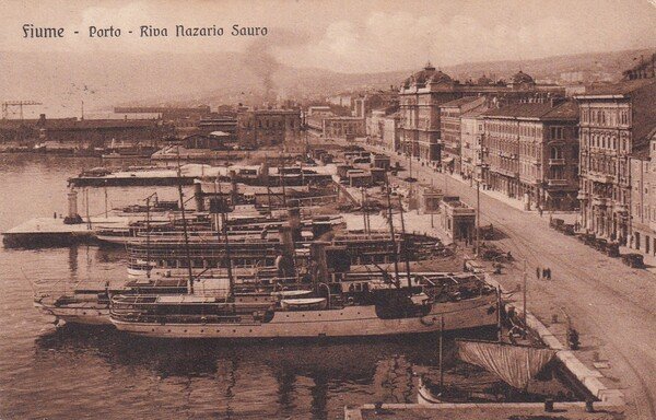Cartolina Fiume - Porto - Riva Nazario Sauro. 1932
