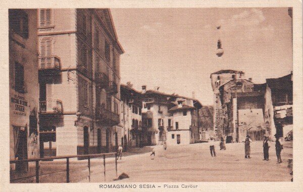 Cartolina Romagnano Sesia (Novara) - Piazza Cavour.