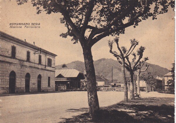 Cartolina Romagnano Sesia (Novara) - Stazione Ferroviaria.