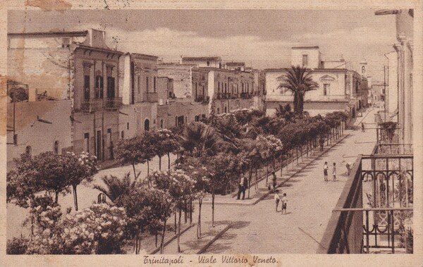 Cartolina Trinitapoli - Viale Vittorio Veneto. 1947
