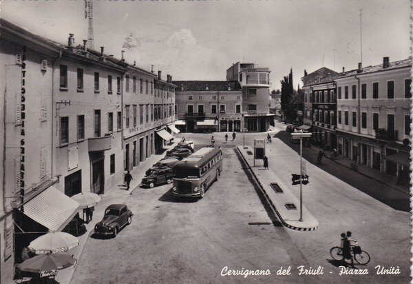 Cartolina Cervignano del Friuli (Udine) - Piazza Unità.