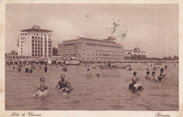 Cartolina Lido di Venezia - Spiaggia. 1928