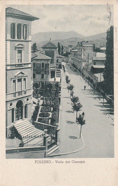 Cartolina Foligno - Viale dei Canapè. 1935