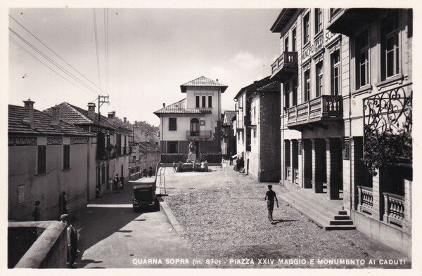 Cartolina Quarna Sopra (Verbano-Cusio-Ossola) - Piazza XXIV Maggio e Monumento …