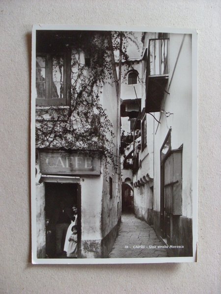 Cartolina / postcard CAPRI - Una strada Moresca (Caffè) 1938