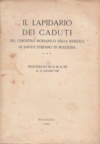 Il lapidario dei caduti nel chiostro romanico della basilica di …