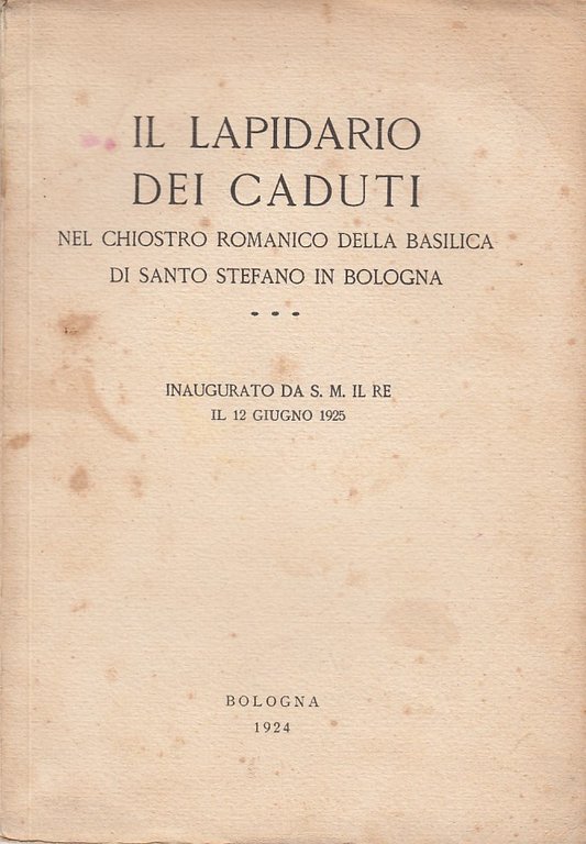 Il lapidario dei caduti nel chiostro romanico della basilica di …