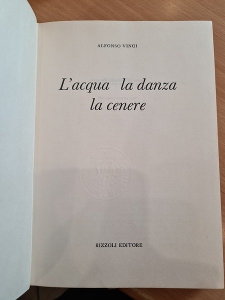 L'acqua la danza la cenere