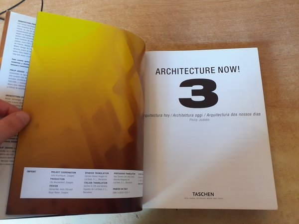 Architecture now. Arquitectura hoy. Architettura oggi. Arquitectura dos nossos dias …