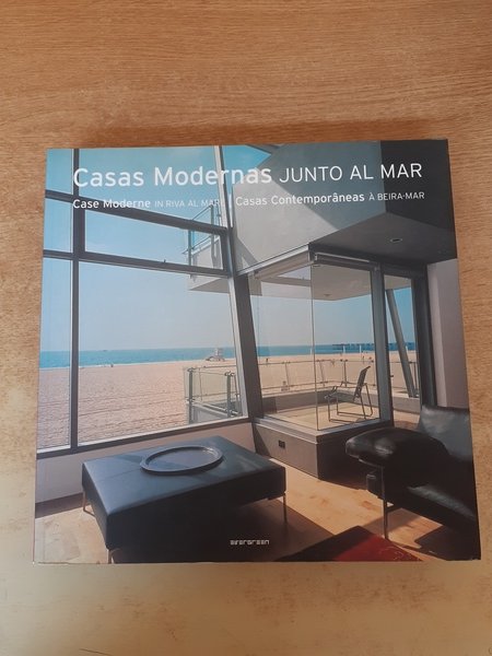 Casas modernas junto al mar. Case moderne vicine al mare. …