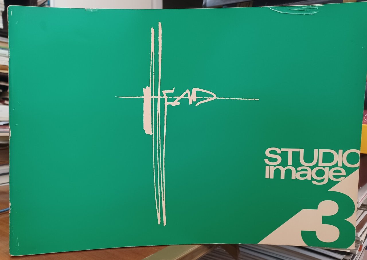 Studio Image Three: (Green) | Immagine principale