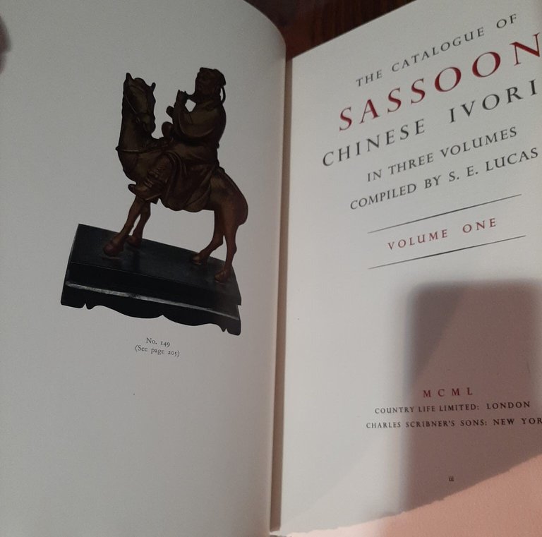 The catalogue of Sassoon chinese ivories, in three volumes, compiled … | Immagine Gallery 5