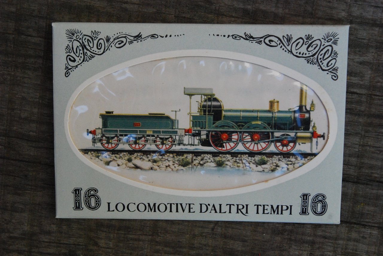 con 16 cartoline di locomotive d'altri tempi