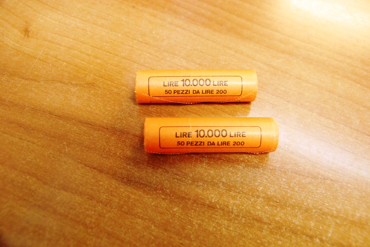 due rotolini da 50 pezzi da 200 lire