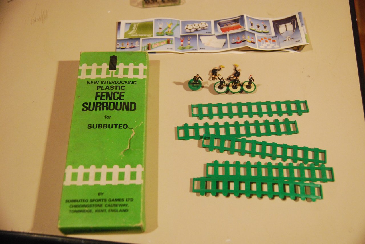 fence surround con arbitri guardalinee come da foto