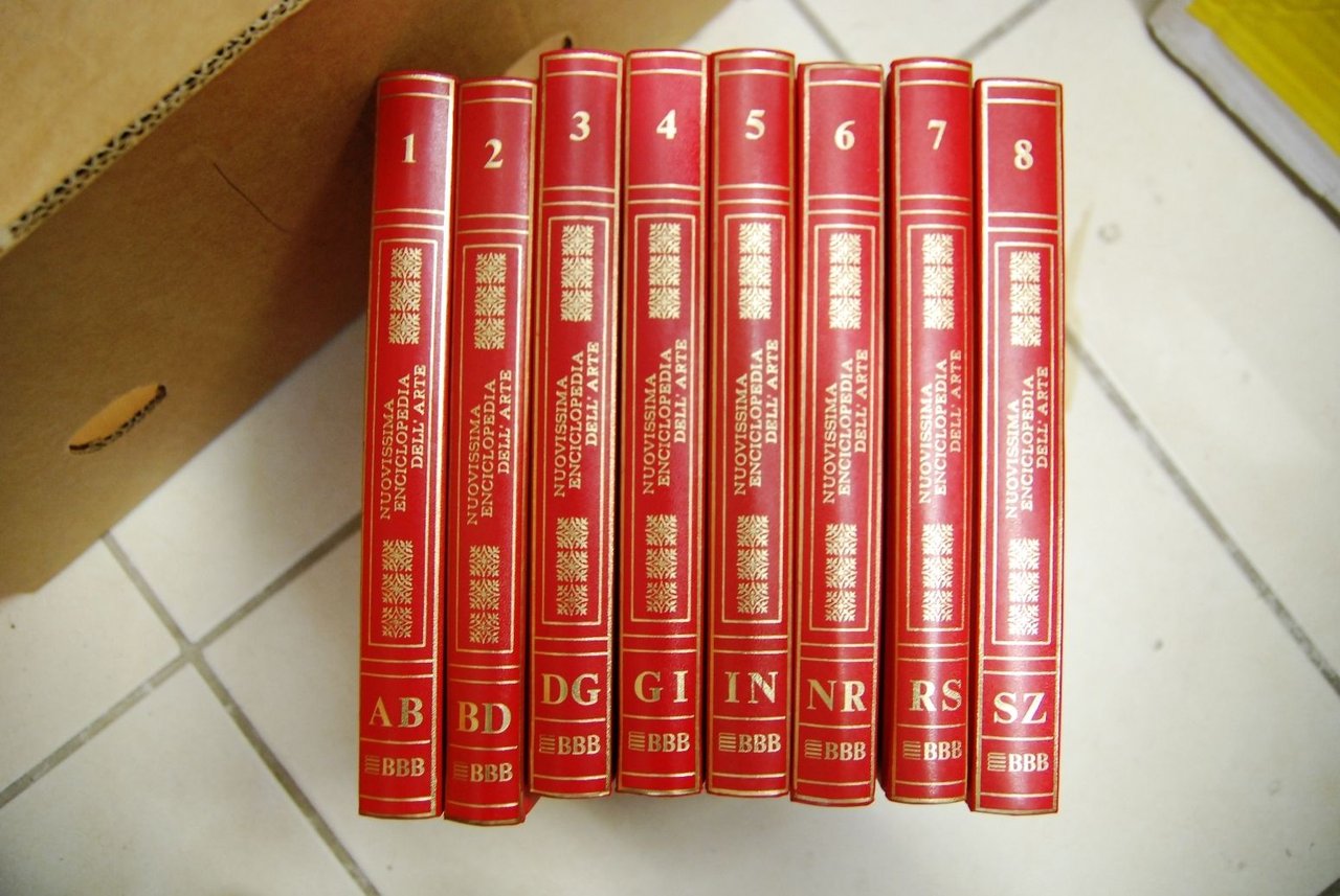 Nuovissima Enciclopedia dell'Arte in 8 volumi rilegati