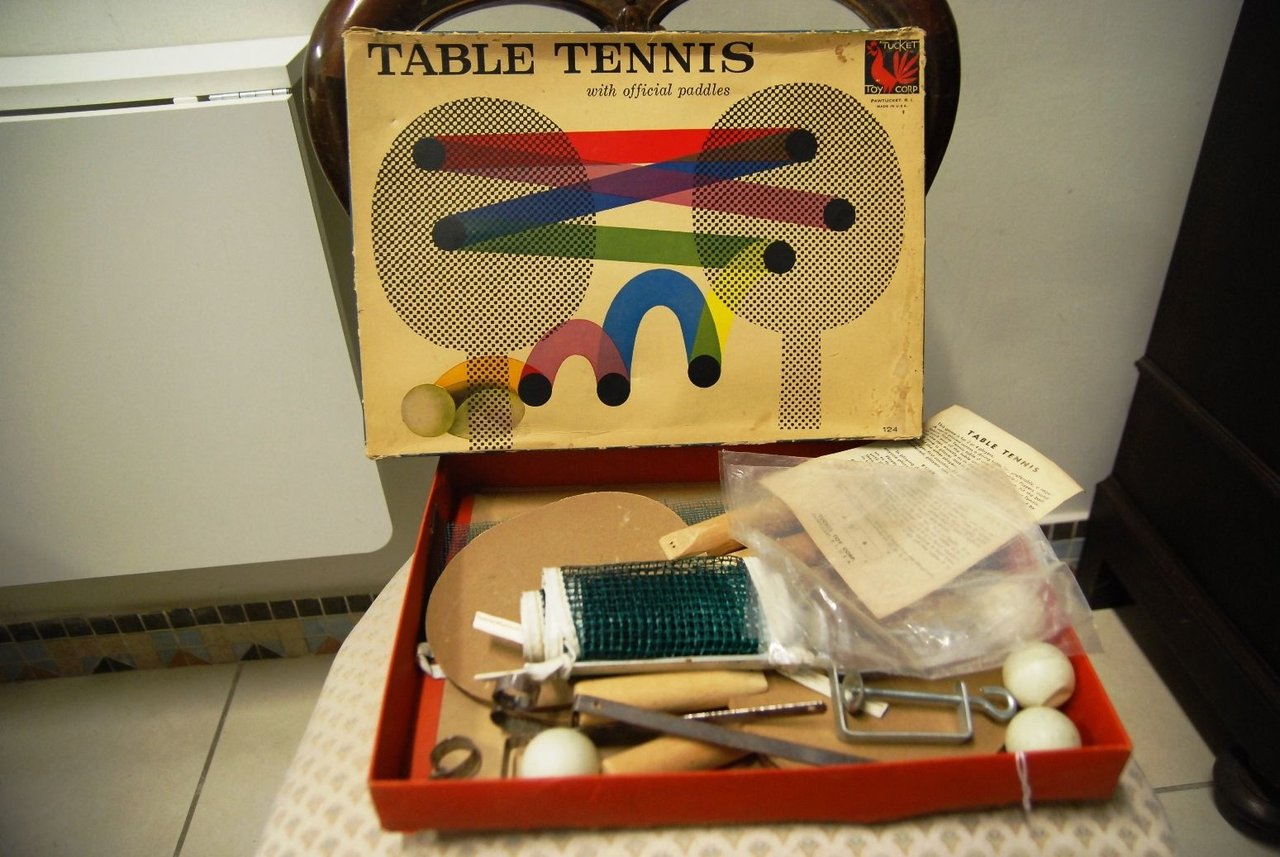 Ping pong - vintage tabletennis game - with official paddles