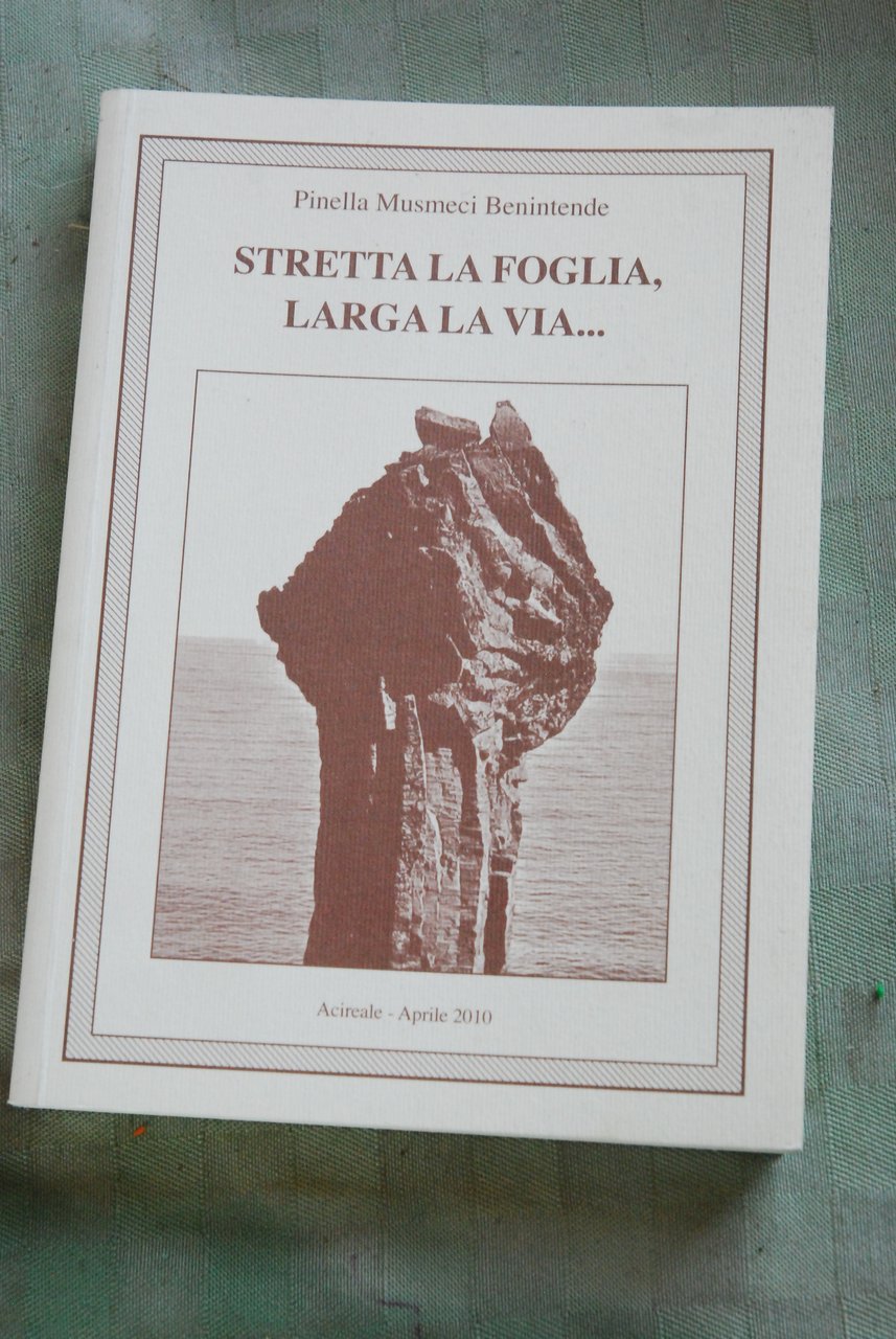 stretta la foglia larga la via NUOVO autografato dall'autrice