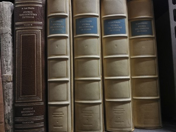 STORIA DEL COSTUME IN ITALIA.