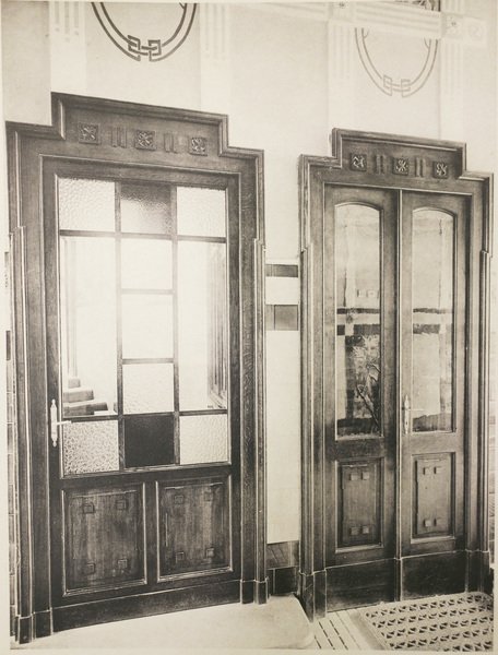 PORTE E PORTONI IN DIVERSI STILI.