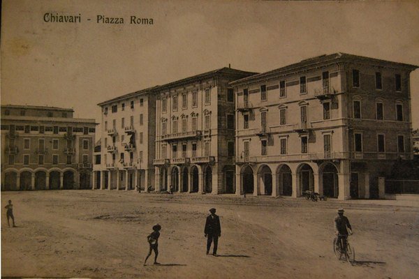 CHIAVARI. PIAZZA ROMA.