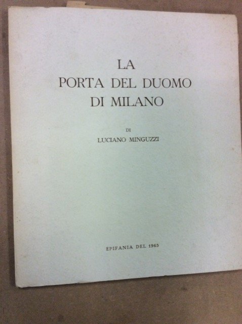 LA PORTA DEL DUOMO DI MILANO.