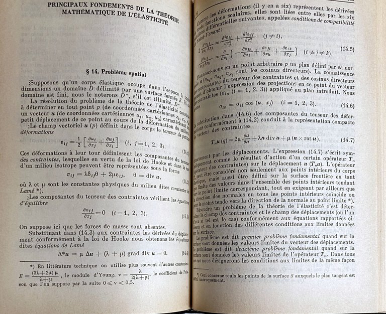 ÉQUATIONS INTÉGRALES DE LA THÉORIE DE L'ÉLASTICITÉ