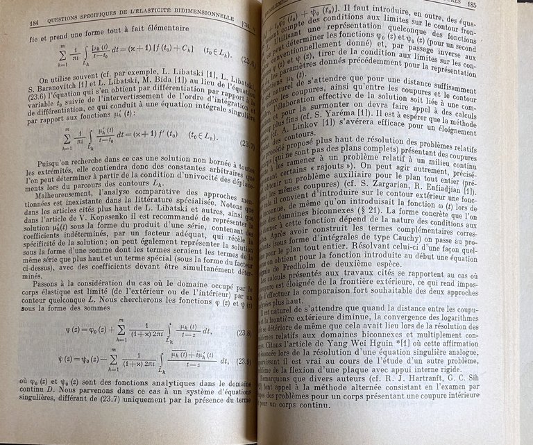 ÉQUATIONS INTÉGRALES DE LA THÉORIE DE L'ÉLASTICITÉ