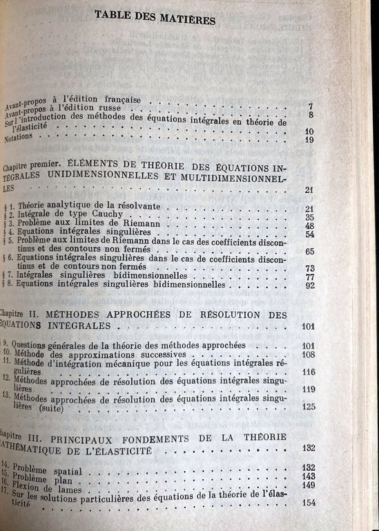 ÉQUATIONS INTÉGRALES DE LA THÉORIE DE L'ÉLASTICITÉ