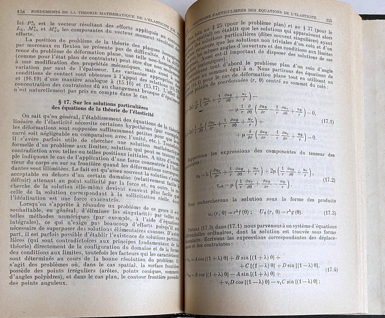 ÉQUATIONS INTÉGRALES DE LA THÉORIE DE L'ÉLASTICITÉ
