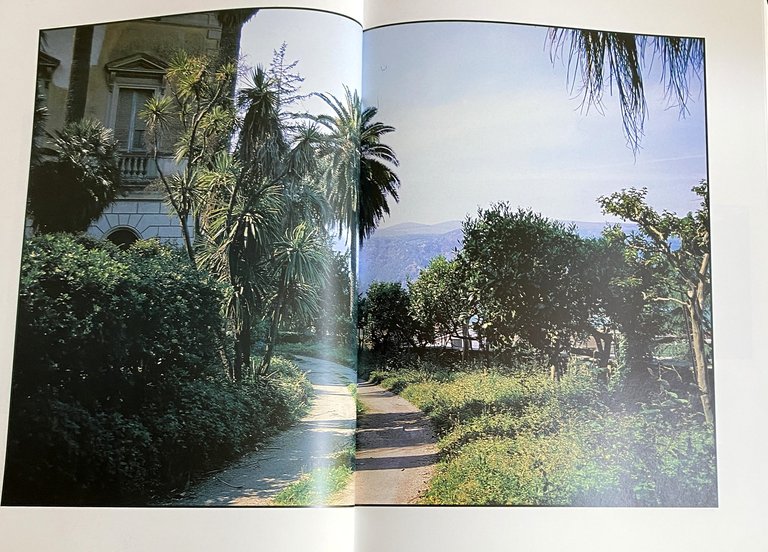 I GIARDINI SEGRETI DI NAPOLI. FUORI LE MURA; THE SECRET …