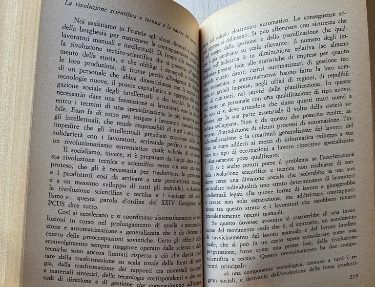 I SOVIETICI: CLASSI E SOCIETÀ NELL'URSS