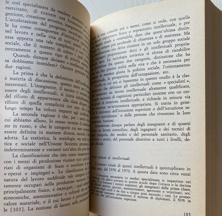 I SOVIETICI: CLASSI E SOCIETÀ NELL'URSS