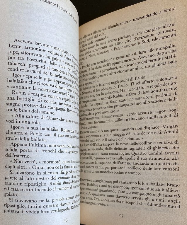 UNIVERSO E DINTORNI: 29 AUTORI ITALIANI DI FANTASCIENZA