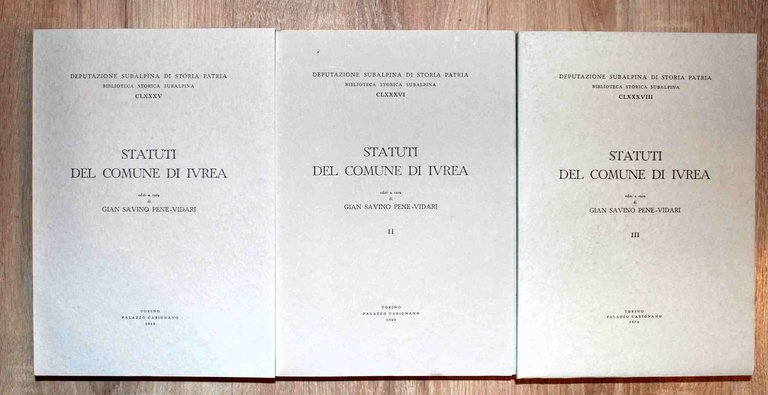 Statuti del comune di Ivrea. (Tre volumi)