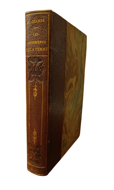 LES ORNEMENTS DE LA FEMME