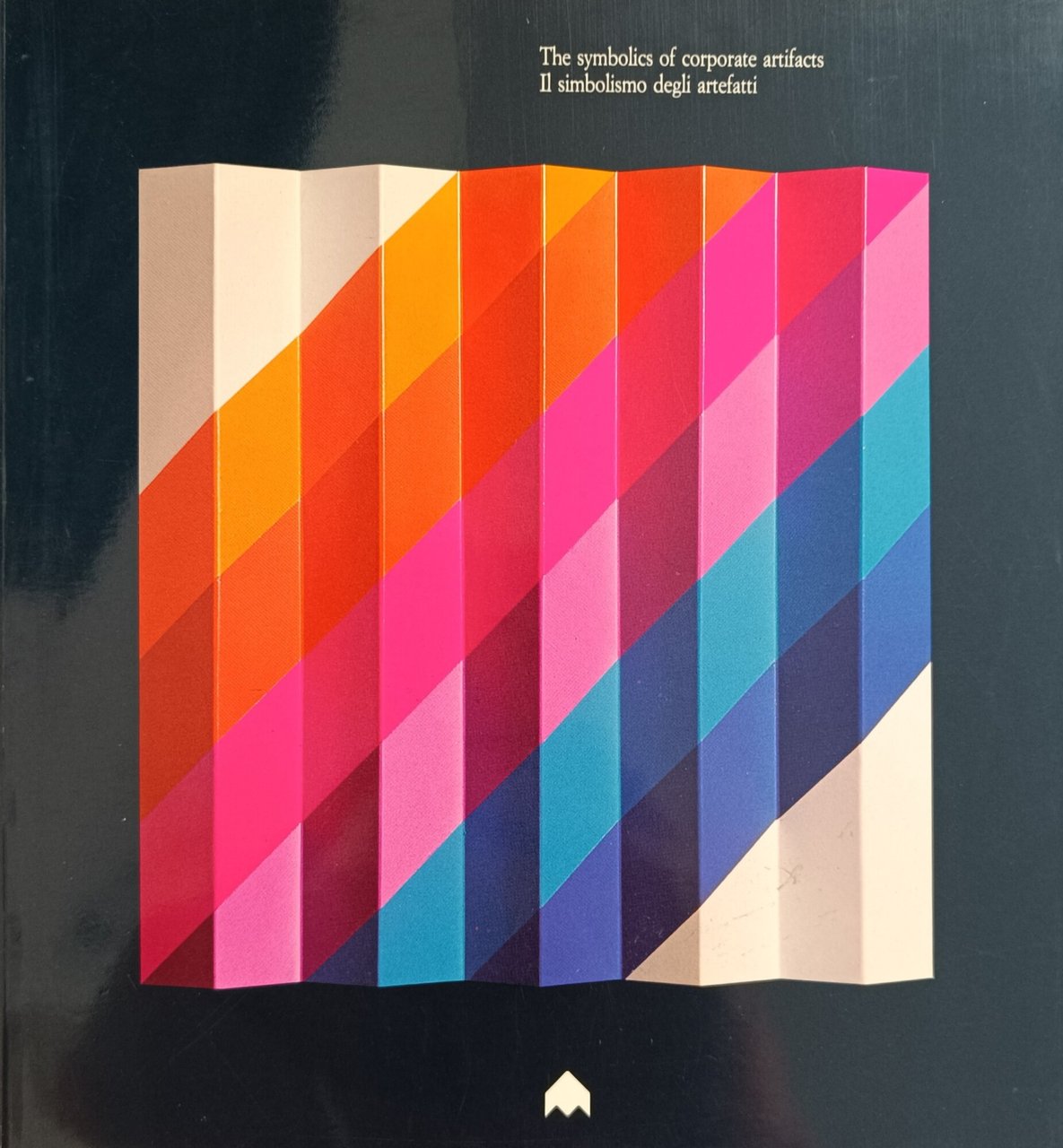 THE SYMBOLICS OF CORPORATE ARTIFACTS. IL SIMBOLISMO DEGLI ARTEFATTI