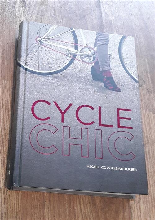 Cycle Chic Pedalando Con Stile